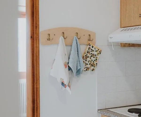 House Of Gardenia * Makrirrákhi